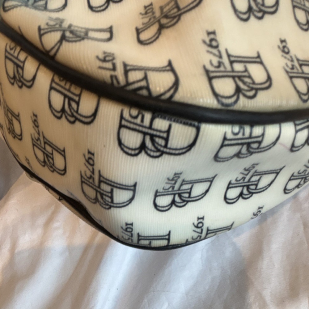 Dooney & Bourke White Black Logo Shoulder Bag with Zipper Key Holder - Picture 4 of 10